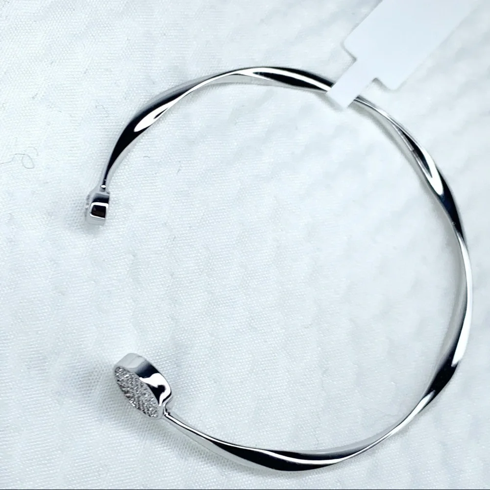 𝅺NEW STOCK-Pave Zircon/Twisted Metal Open Bracelet - Picture 7 of 11